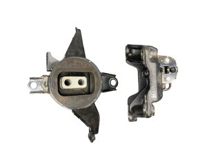 2021-2025 Kia Sorento Transmission Mount Support Bracket Set (Used OEM)
