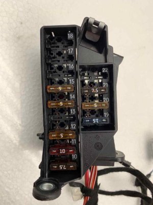 2012-2015 Mercedes-Benz ML350 Under Dash Fuse Relay Control Module - Front (Used OEM)