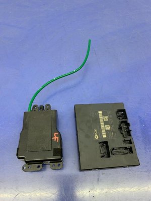 2011-2018 Audi A8 Seat Power Massage Control Module and Air Pump Assembly - Front (Used OEM)
