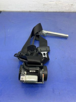 2017-2020 Maserati Levante Black Seat Belt Assembly with Pretensioner - Front (Used OEM)
