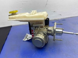 2022-2024 Jeep Wagoneer Brake Master Cylinder with Reservoir (Used OEM)