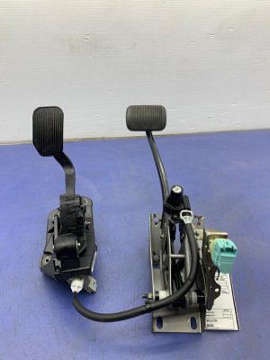 2018-2021 Lincoln Navigator Power Adjustable Accelerator and Brake Pedal Assembly (Used OEM)