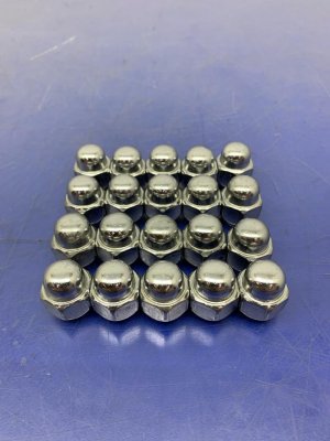 2021-2024 Kia Sorento Chrome 20-Piece Chrome Lug Nut Set (Used OEM)