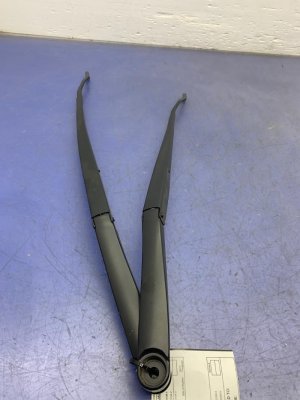 2022-2025 Kia Carnival Windshield Wiper Arm Set - Front, Left (Driver) (Used OEM)