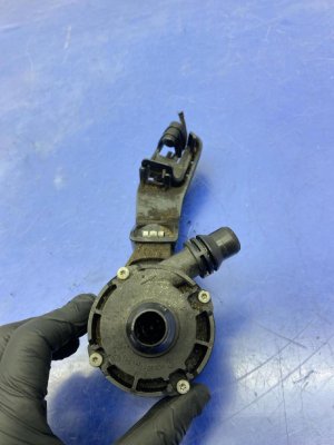 2018-2019 BMW M550i xDrive Auxiliary Electric Water Pump (Used OEM)
