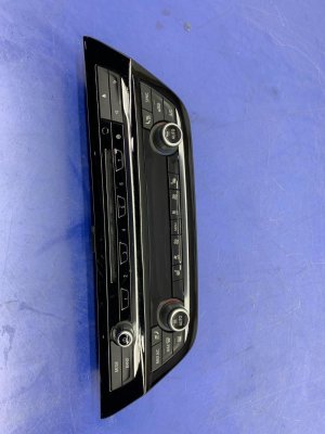2017-2020 BMW 530i Black Automatic Temperature Control with Radio Controls - Front (Used OEM)