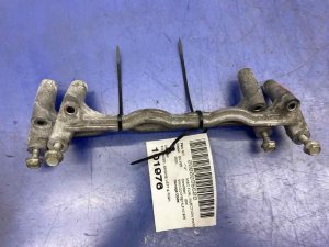  Chevrolet Silverado 2500 Fuel Injection Rail Bracket Set (Used OEM)