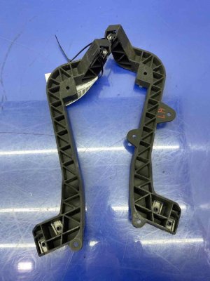 2012-2015 Mercedes-Benz ML320 Radiator Support Bracket Set (Used OEM)