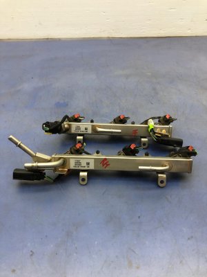 2018-2021 Lincoln Navigator Upper Port Fuel Injector Rail Assembly Set (Used OEM)