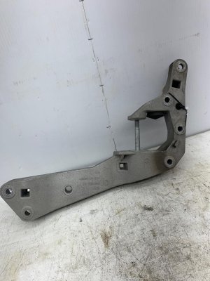 2017-2023 BMW M550i xDrive Transmission Crossmember Bracket (Used OEM)