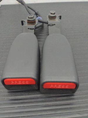 2016-2022 Honda Pilot Black Seat Belt Buckle Set - Front (Used OEM)