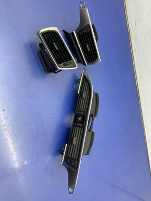 2012-2018 Audi A6 Dashboard Air Vent Set - Front (Used OEM)