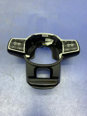 2022-2024 Kia Carnival Steering Wheel with Trim and Control Switches (Used OEM)