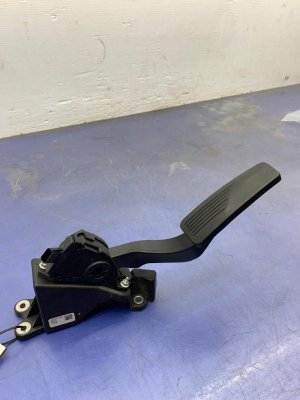 2017-2020 Maserati Quattroporte Accelerator Pedal Assembly (Used OEM)