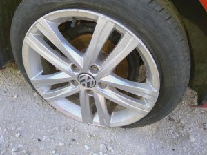 2015-2016 Volkswagen Jetta Black 15-Spoke Machined Black Alloy Wheel (Used OEM)