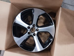 2015-2021 Volkswagen Golf SportWagen 18x7.5 5-Spoke Machined Black Alloy Wheel (Remanufactured OEM)
