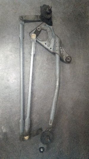 2000-2004 Cadillac DeVille Windshield Wiper Transmission Linkage (Used OEM)