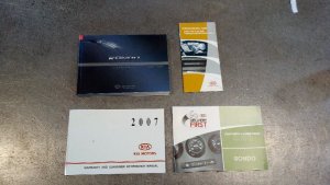 2007 Kia Rondo Owners Manual (Used OEM)