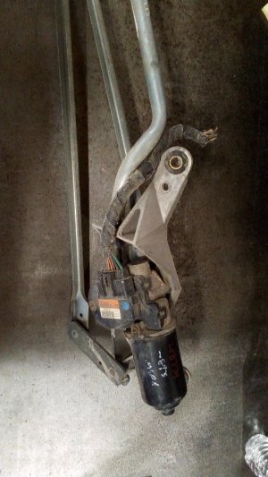 2002-2003 Ford F-550 Super Duty Windshield Wiper Motor and Linkage Assembly - Front (Used OEM)