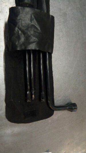 2000-2006 GMC Yukon Scissor Jack (Used OEM)