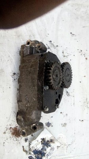  Volvo VNL Engine Oil Pump (Used OEM)