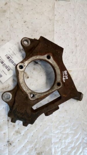 2002-2004 GMC Sierra Stub Axle - Right (Passenger) (Used OEM)
