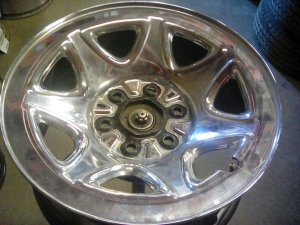 2014-2019 Chevrolet Silverado 1500 Chrome 17x8 7-Spoke Chrome Clad Alloy Wheel (Used OEM)
