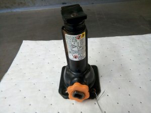 2005-2009 Saab 9-7x Scissor Jack (Used OEM)