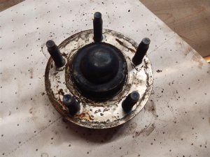 2005-2009 Ford Mustang Front Wheel Hub Assembly without ABS (Used OEM)