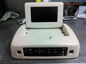 2003-2006 Ford Expedition Roof-Mounted Rear Entertainment Screen and DVD Player Assembly (Used OEM)