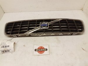 2001-2004 Volvo V60 Black Upper Grille with Chrome Trim (Used OEM)