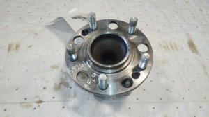 2016-2021 Hyundai Tucson Rear Wheel Hub and Bearing Assembly (Used OEM)