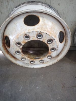  Volvo VNL 22.5x8.25 10-Hole Aluminum Alloy Wheel (Used OEM)