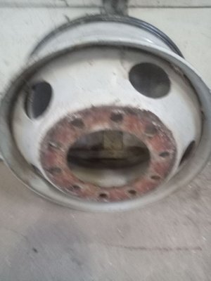  Volvo VNL 22.5x8.25 10-Hole Aluminum Alloy Wheel (Used OEM)
