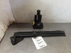 2007-2014 GMC Yukon Scissor Jack with Tool Kit (Used OEM)