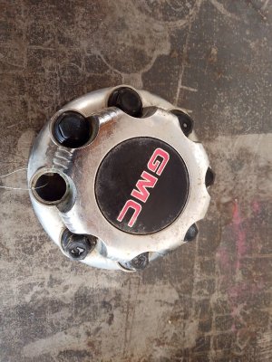 1992-1999 GMC C2500 Suburban Wheel Cap (Used OEM)
