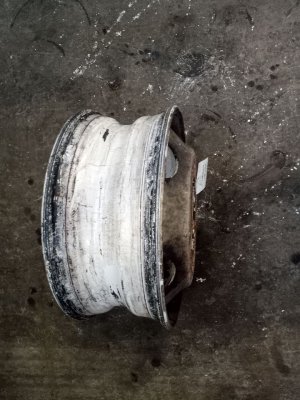 Volvo VNL 22.5x8.25 10-Hand Hole Steel Wheel (Used OEM)