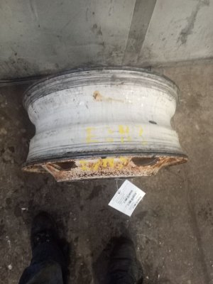  Volvo VNL 22.5x8.25 5-Hand Hole Steel Wheel (Used OEM)