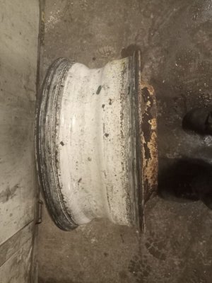  Volvo VNL 22.5x8.25 5-Hand Hole Steel Wheel (Used OEM)