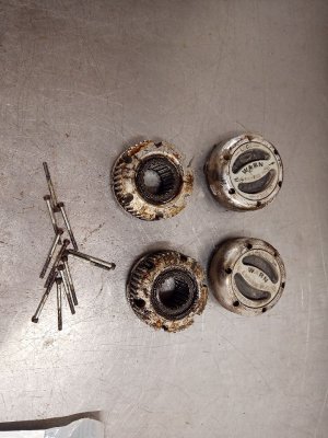 1974-1983 Jeep Cherokee Locking Hub Kit (Used OEM)