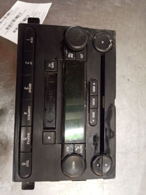 2004-2005 Ford Freestar Audio System (Used OEM)