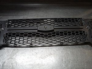 2001-2005 Ford Explorer Black Upper Grille (Used OEM)