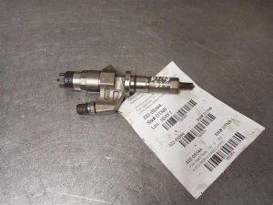 2001-2004 Chevrolet Silverado 3500 Fuel Injector (Used OEM)