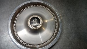 1975-1980 Lincoln Continental Black 15-Inch Aluminum Wheel Cover (Used OEM)