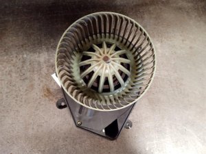 1998-2005 Volkswagen Passat Manual Temperature Control HVAC Blower Motor (Used OEM)
