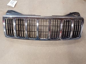 2005-2007 Jeep Grand Cherokee Chrome Chrome Grille (Used OEM)