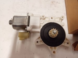 2006-2016 Chevrolet Impala Power Window Motor - Right (Passenger) (Used OEM)