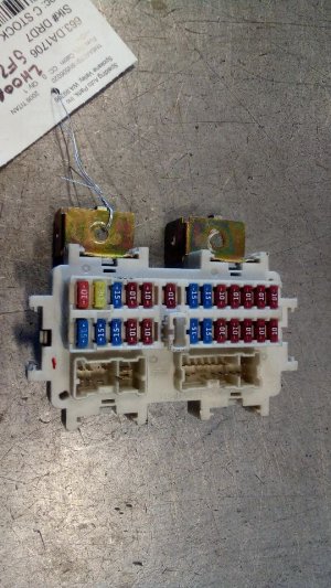 2004-2007 Nissan TITAN Fuse Box (Used OEM)