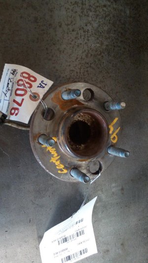 1997-2001 Buick Park Avenue Hub Assembly (Used OEM)