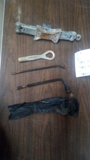2009-2014 Nissan Cube Scissor Jack with Tools (Used OEM)